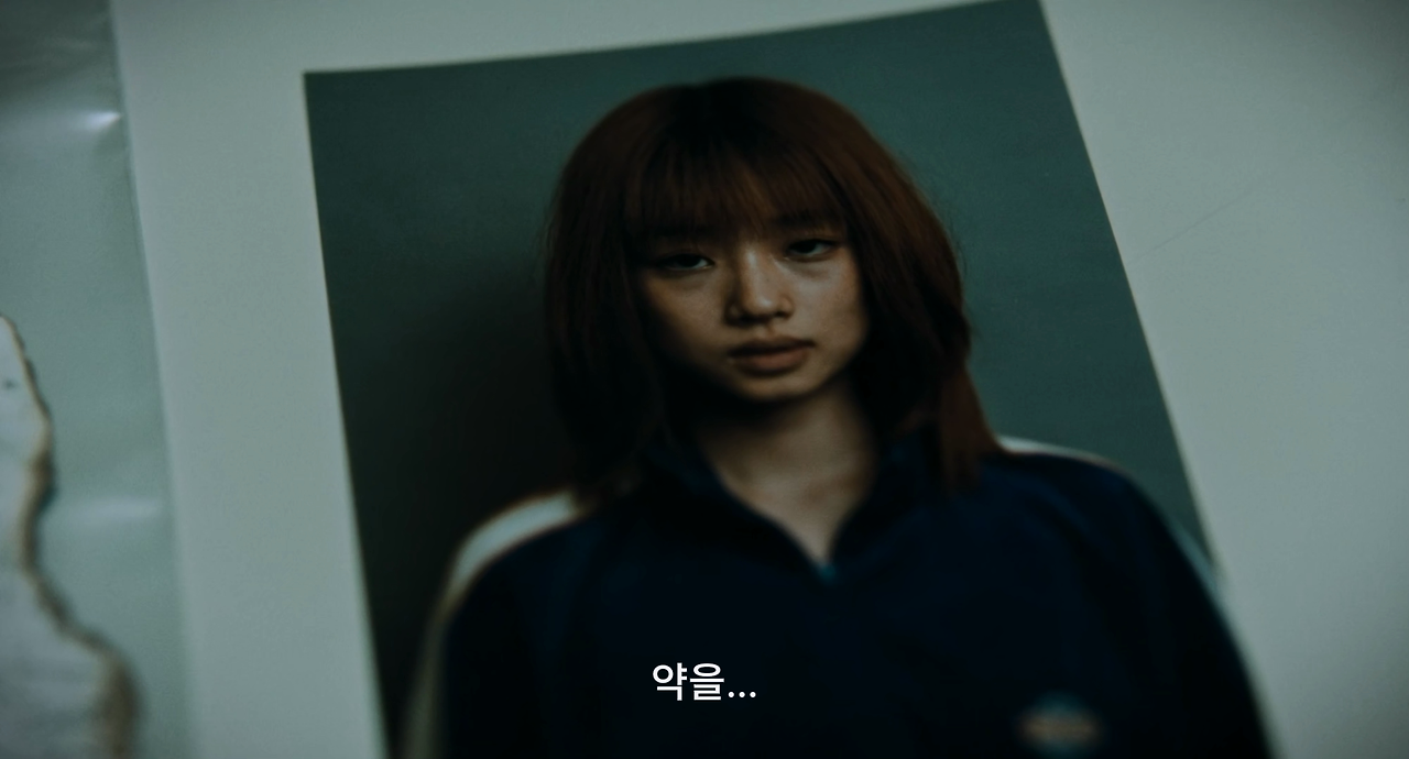 e_안이라는 이름의 여자_지끔껏 쌓아온 것들을 스스로 무너뜨렸다는 자책에서 비롯된 행.mp4_20260128_113933.782.png