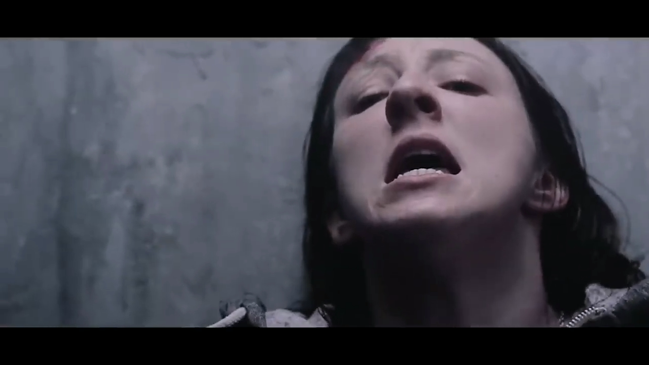 눈떠보니 곡면에 걸쳐져 있는 여자...영화 커브!!(결말포함).mp4_20260201_194652.916.png