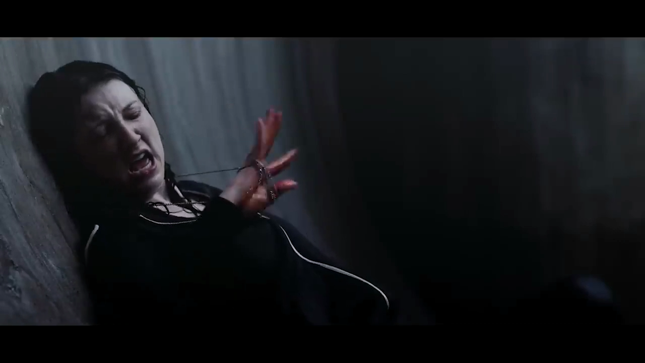 눈떠보니 곡면에 걸쳐져 있는 여자...영화 커브!!(결말포함).mp4_20260201_194709.954.png