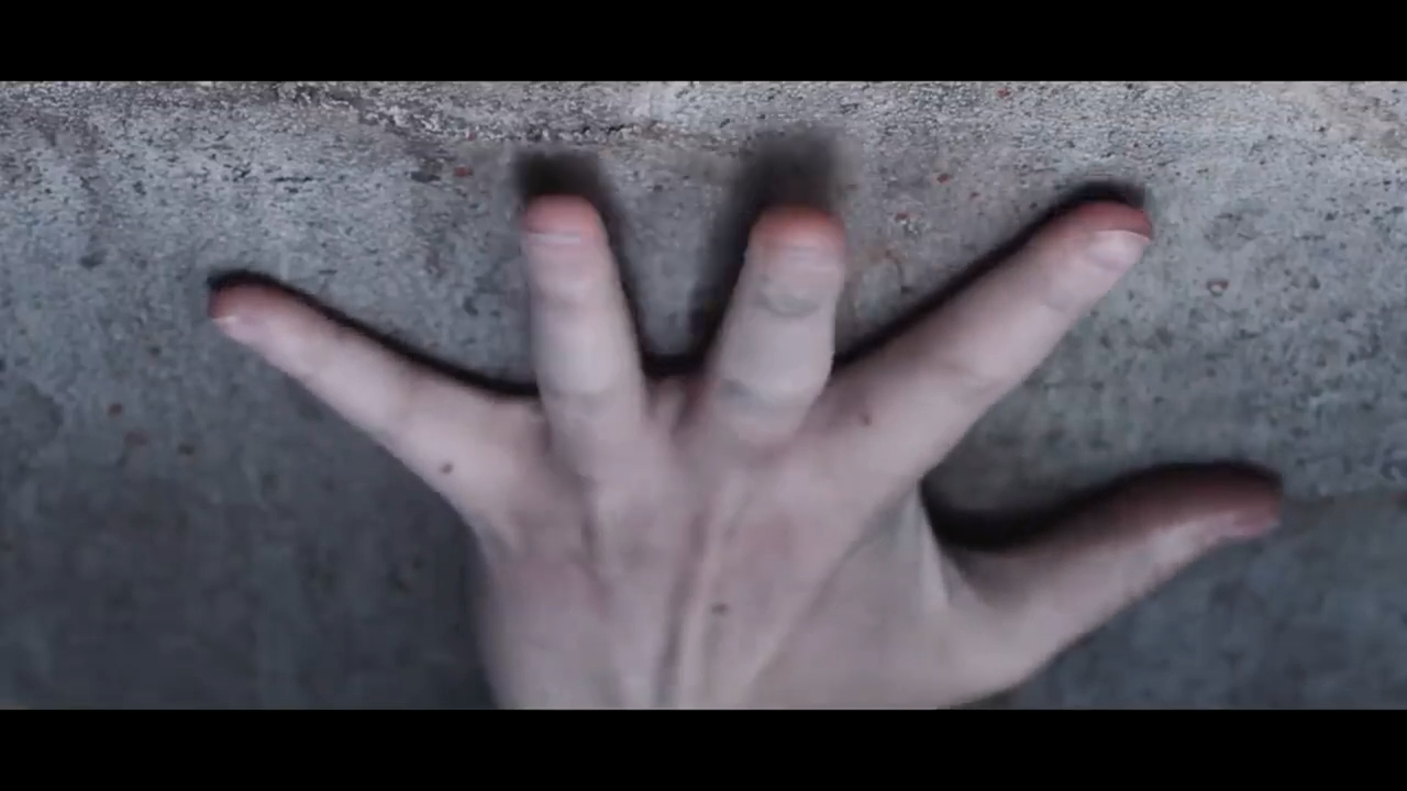 눈떠보니 곡면에 걸쳐져 있는 여자...영화 커브!!(결말포함).mp4_20260201_193729.355.png