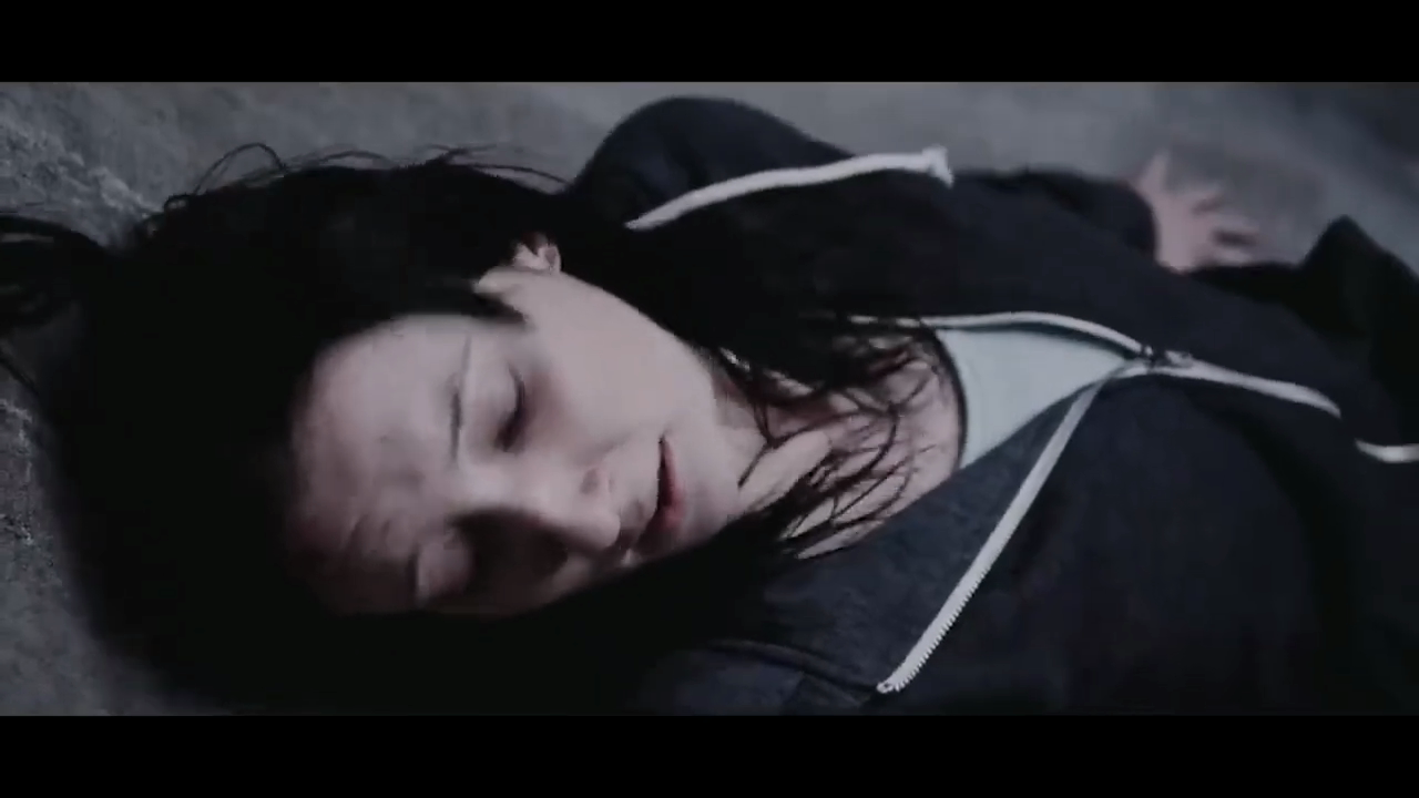 눈떠보니 곡면에 걸쳐져 있는 여자...영화 커브!!(결말포함).mp4_20260201_193712.455.png