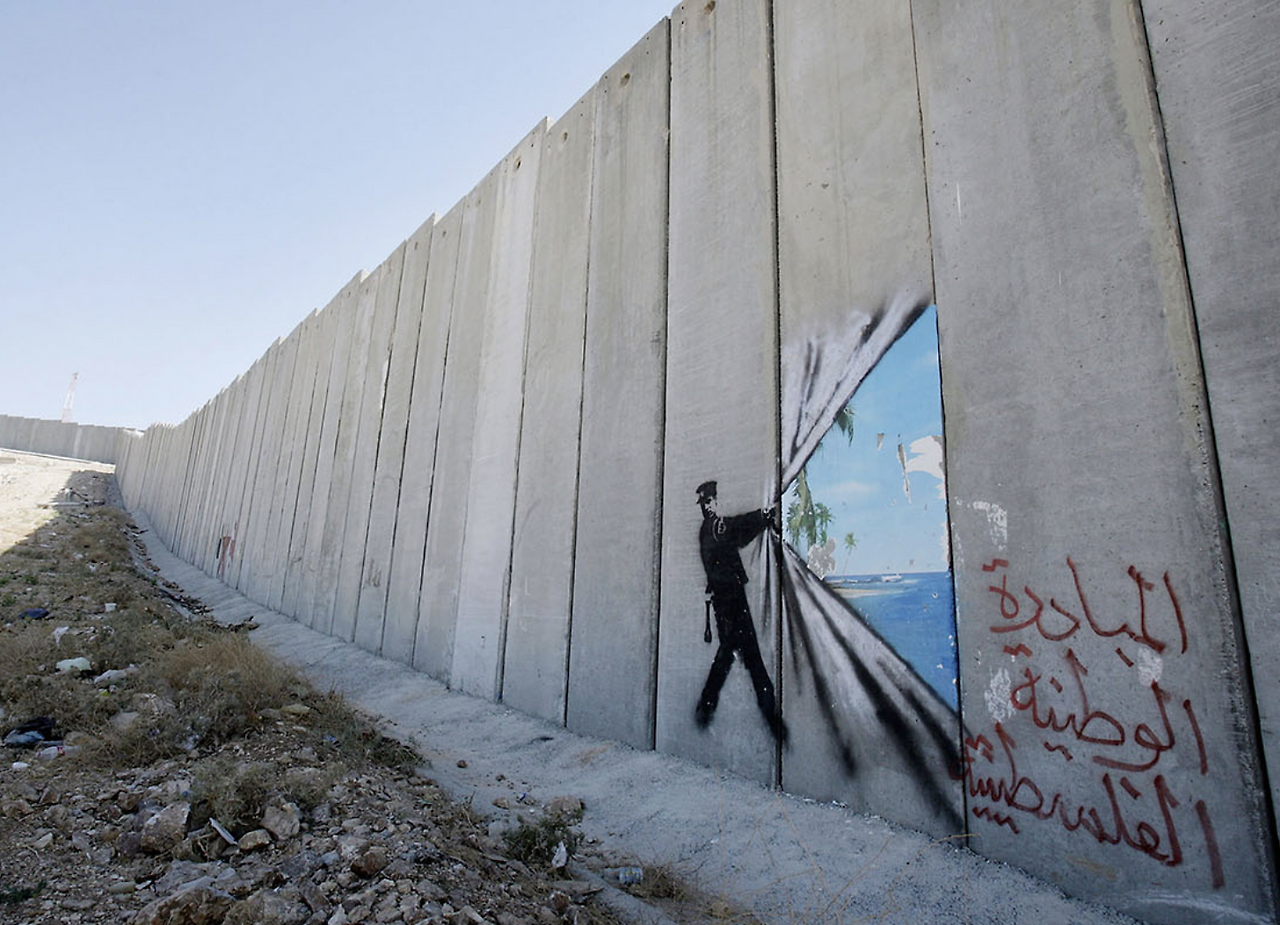 9. 팔레스타인 장벽에 그려진 뱅크시의 그림 중 하나.png