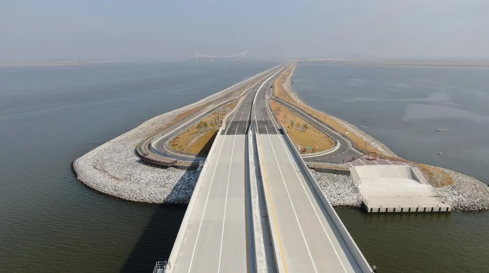 바다 위의 거대한 선, 새만금 방조제.png