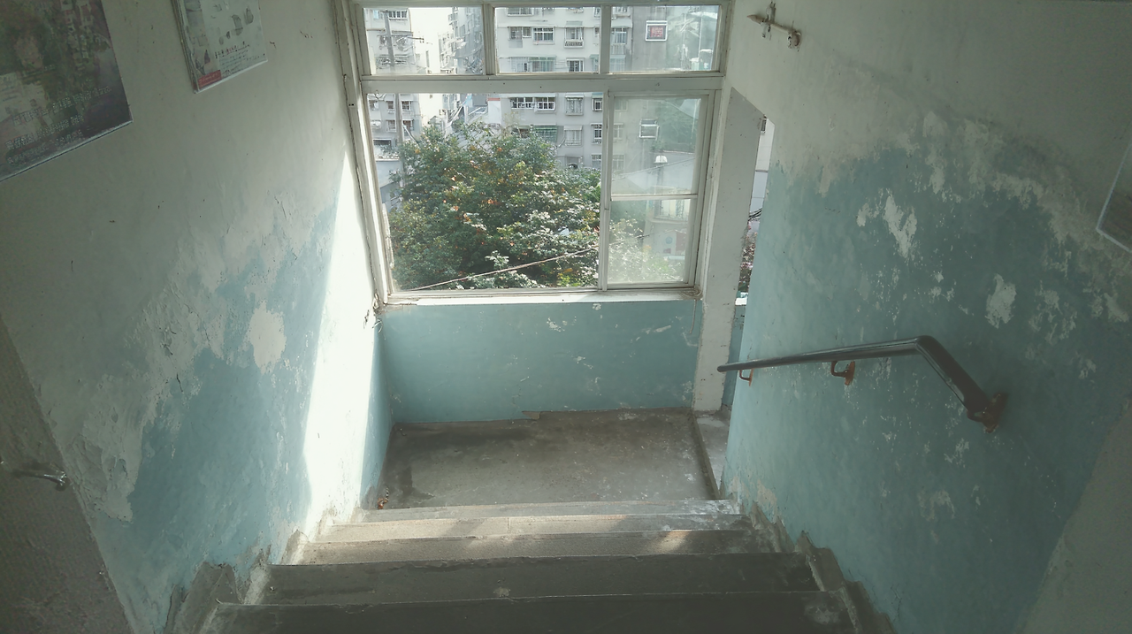 heeean_a_neglected_old_stairwell_with_warm_sunlight_coming_th_92cce219-e132-4530-8c95-fb486f5fa267_1.png
