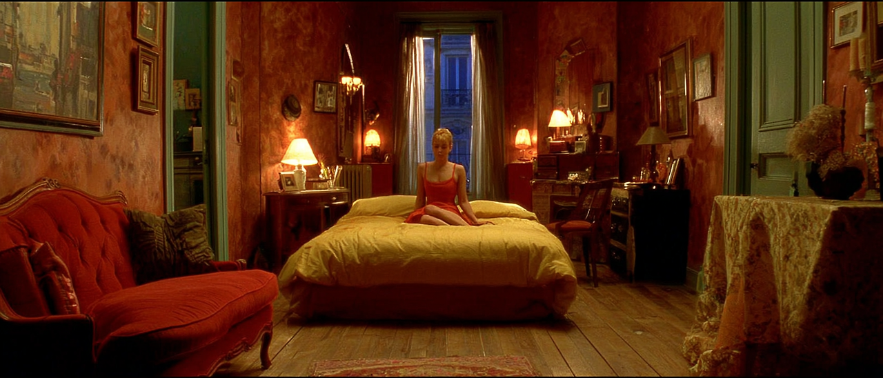 heeean_cinematic_widescreen_shot_of_a_quiet_French_apartment__caad4dfe-a128-43be-a423-2d1d3f9e48b1_3.png