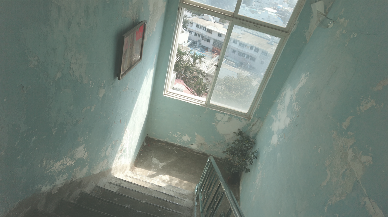 heeean_a_neglected_old_stairwell_with_warm_sunlight_coming_th_92cce219-e132-4530-8c95-fb486f5fa267_0.png