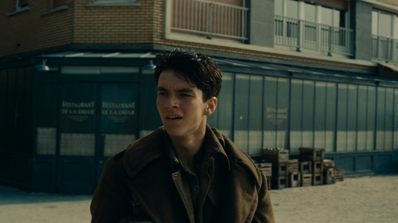 - 덩케르크 Dunkirk 2017 2160p.UHD.BluRay.x265.10bit.HDR.DTS-HD.MA.5.1.mkv_000238155.png