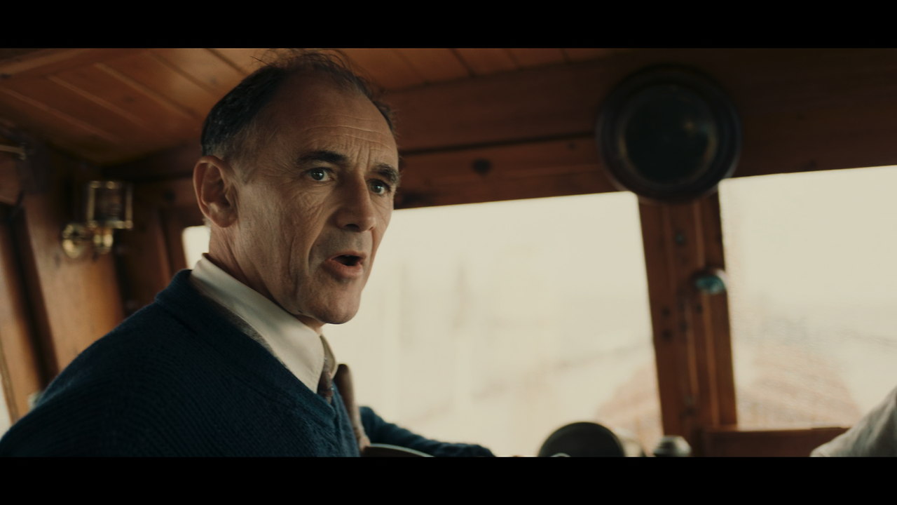 - 덩케르크 Dunkirk 2017 2160p.UHD.BluRay.x265.10bit.HDR.DTS-HD.MA.5.1.mkv_002544417.png