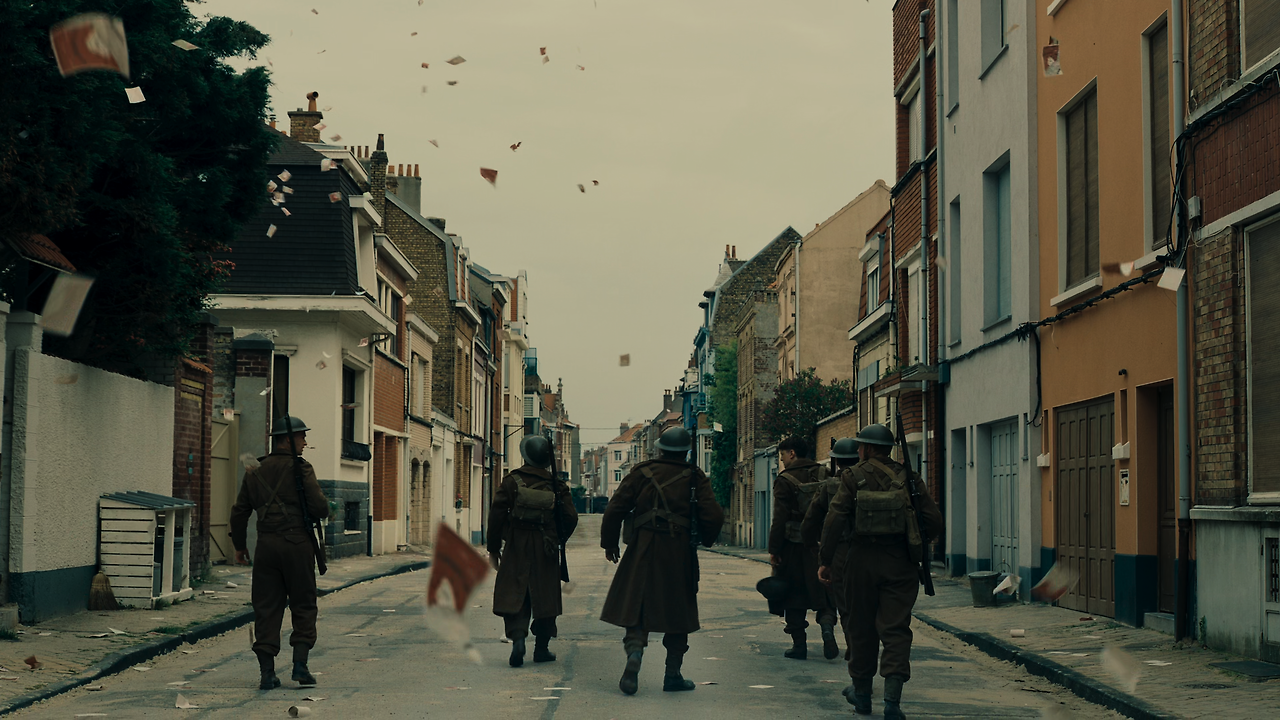 - 덩케르크 Dunkirk 2017 2160p.UHD.BluRay.x265.10bit.HDR.DTS-HD.MA.5.1.mkv_000034618.png