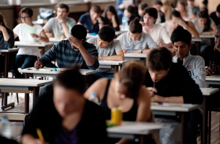 20260222 _ 학업 스트레스, 15세 압박이 20대 우울·자해로 _ 2-2.png