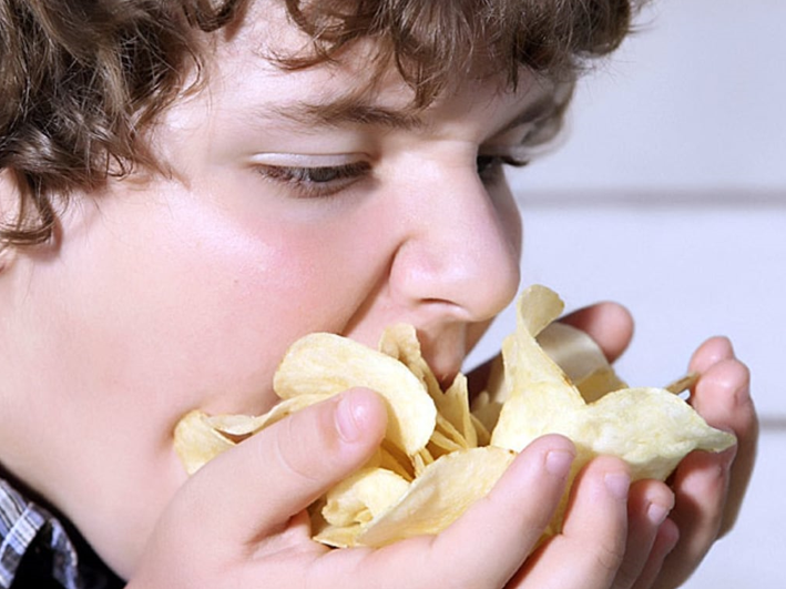 20260325 _ 스마트폰 7시간 이상 쓰는 10대, 섭식 장애 위험 높아진다 _ 2-1.png