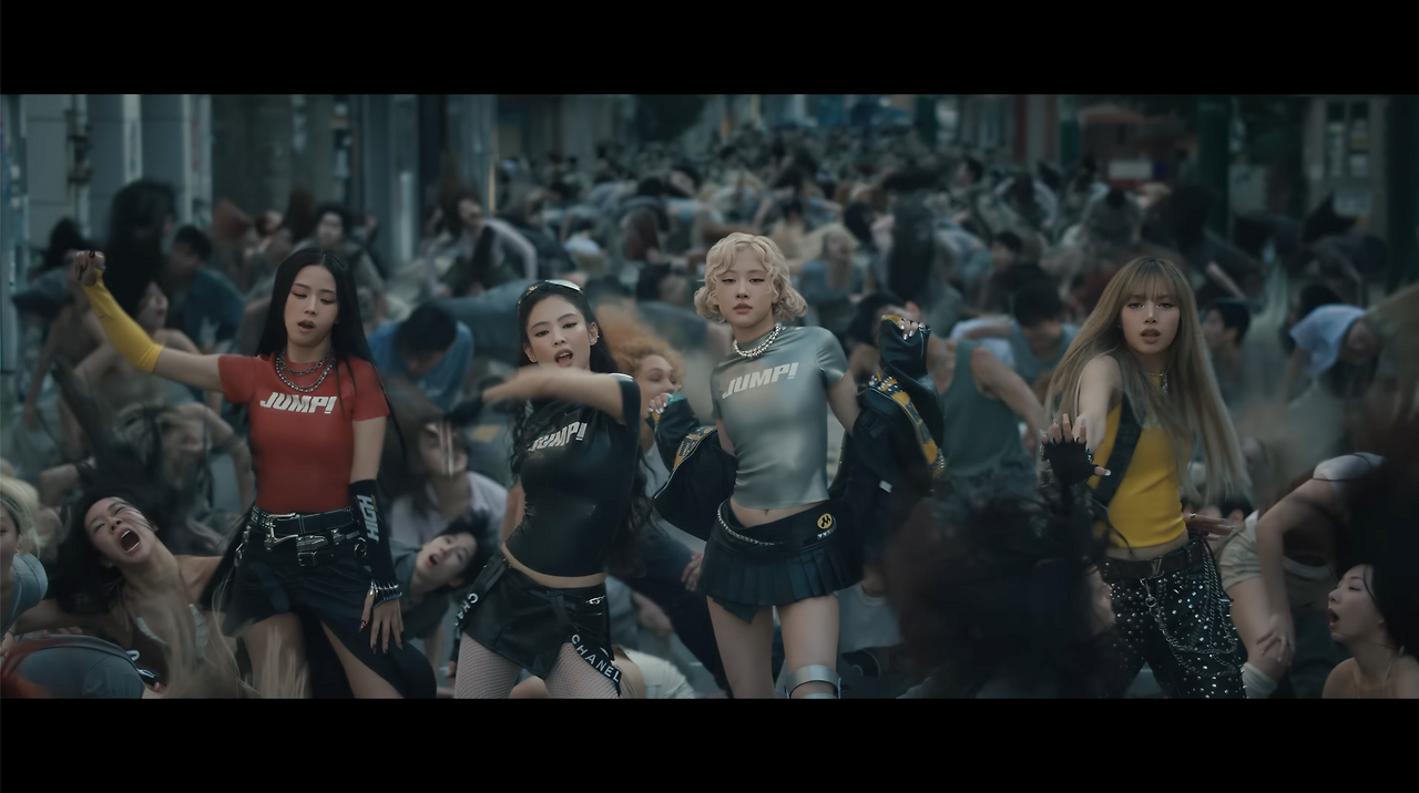 ive-blackhole-블랙핑크-뛰어-뮤비-단체샷.png