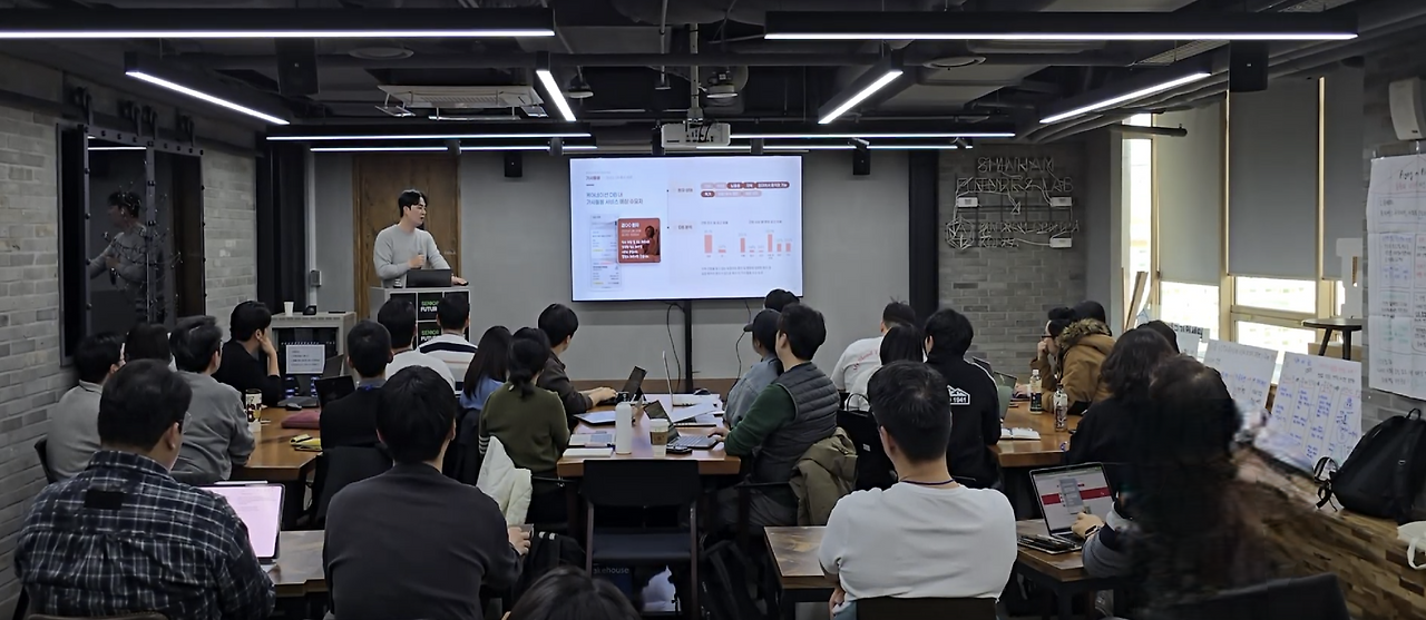 연사 발표 사진 넓은 버전 (2).png