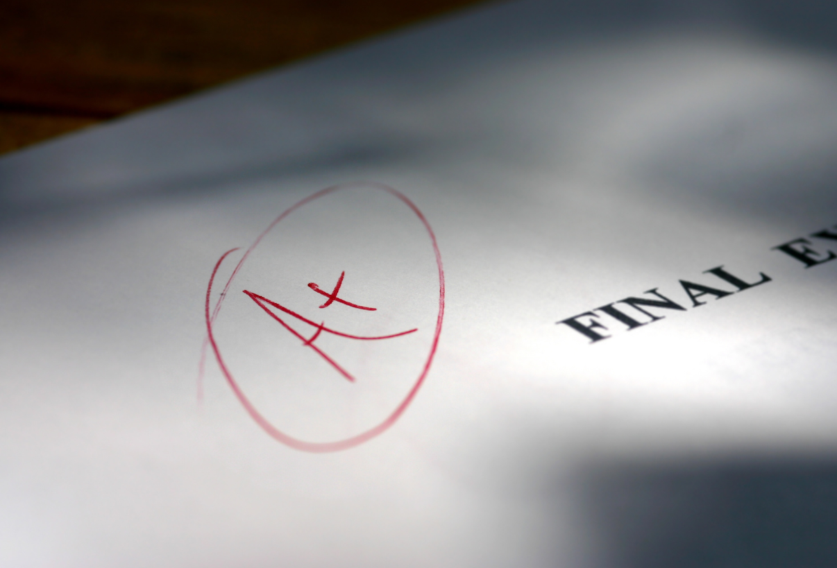 노랑색 귀엽고 심플한 네잎클로버 독서 토론 동아리 모집 포스터  (12).png