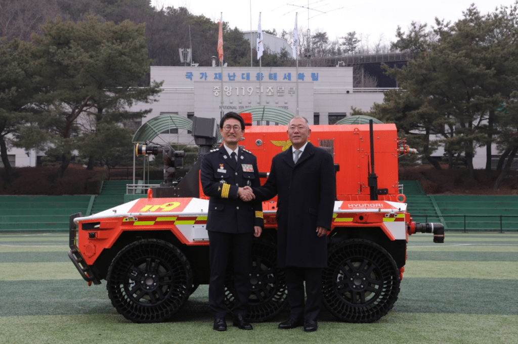 Hyundai-Motor-Group-Donates-Unmanned-Firefighting-Robot-1-1024x681.png