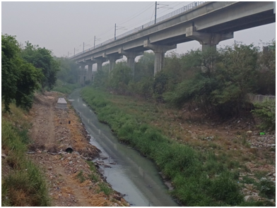 시커먼 소하천.png