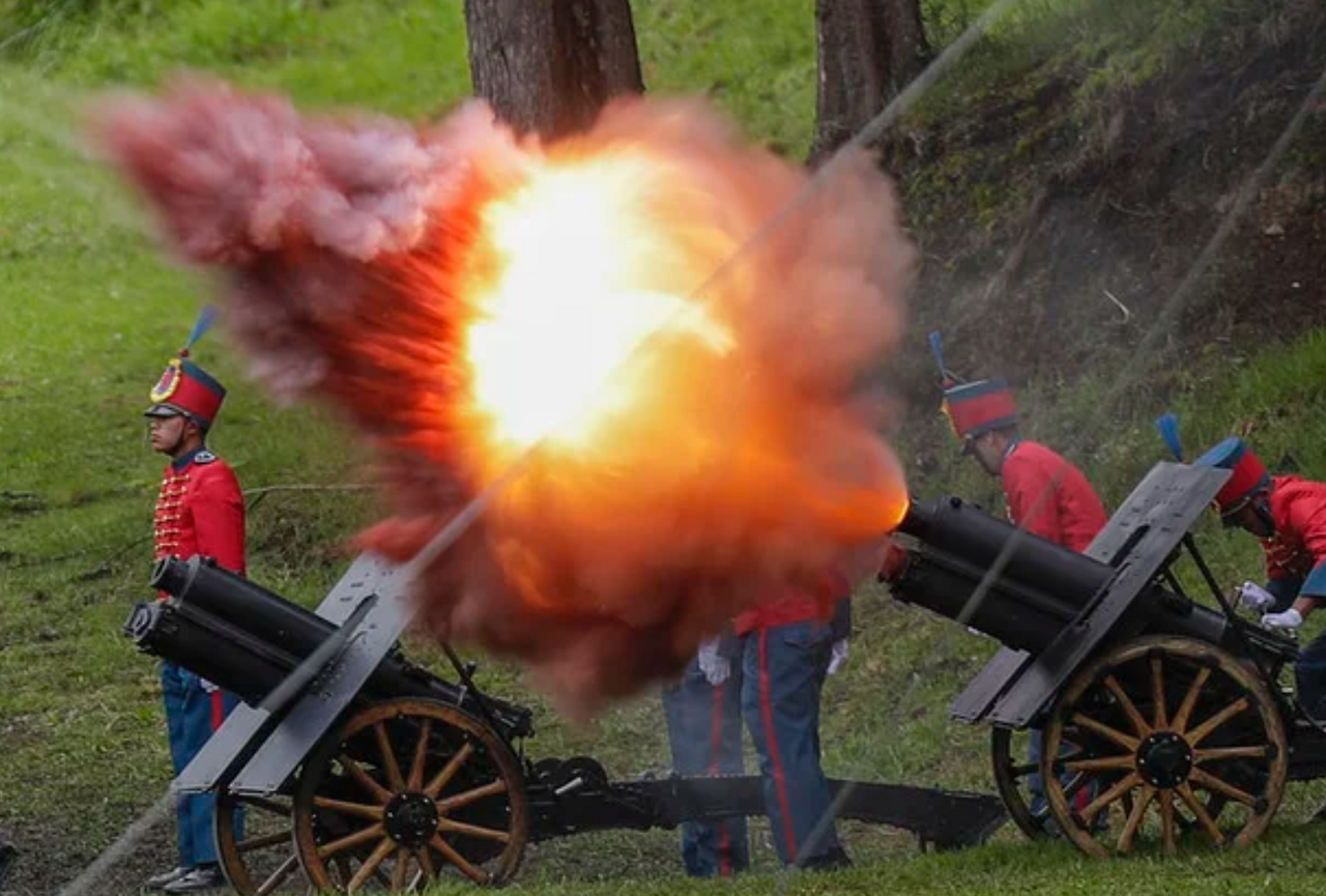 보야카전투 기념 예포.png