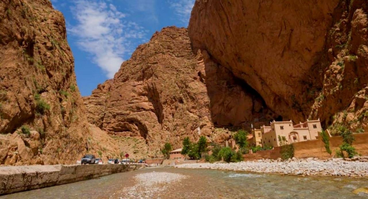 모르코 세부강 발원 협곡.png