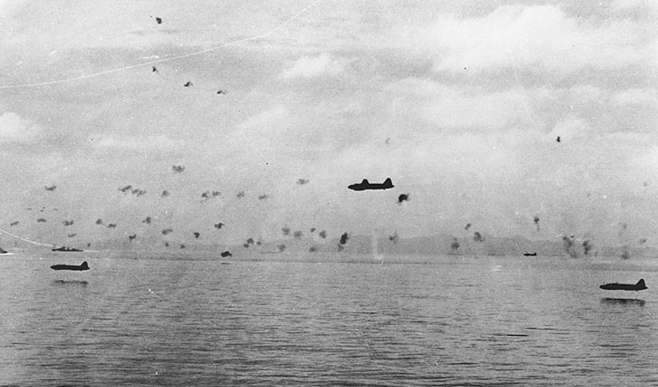 과달카나 전투 저공비행.png