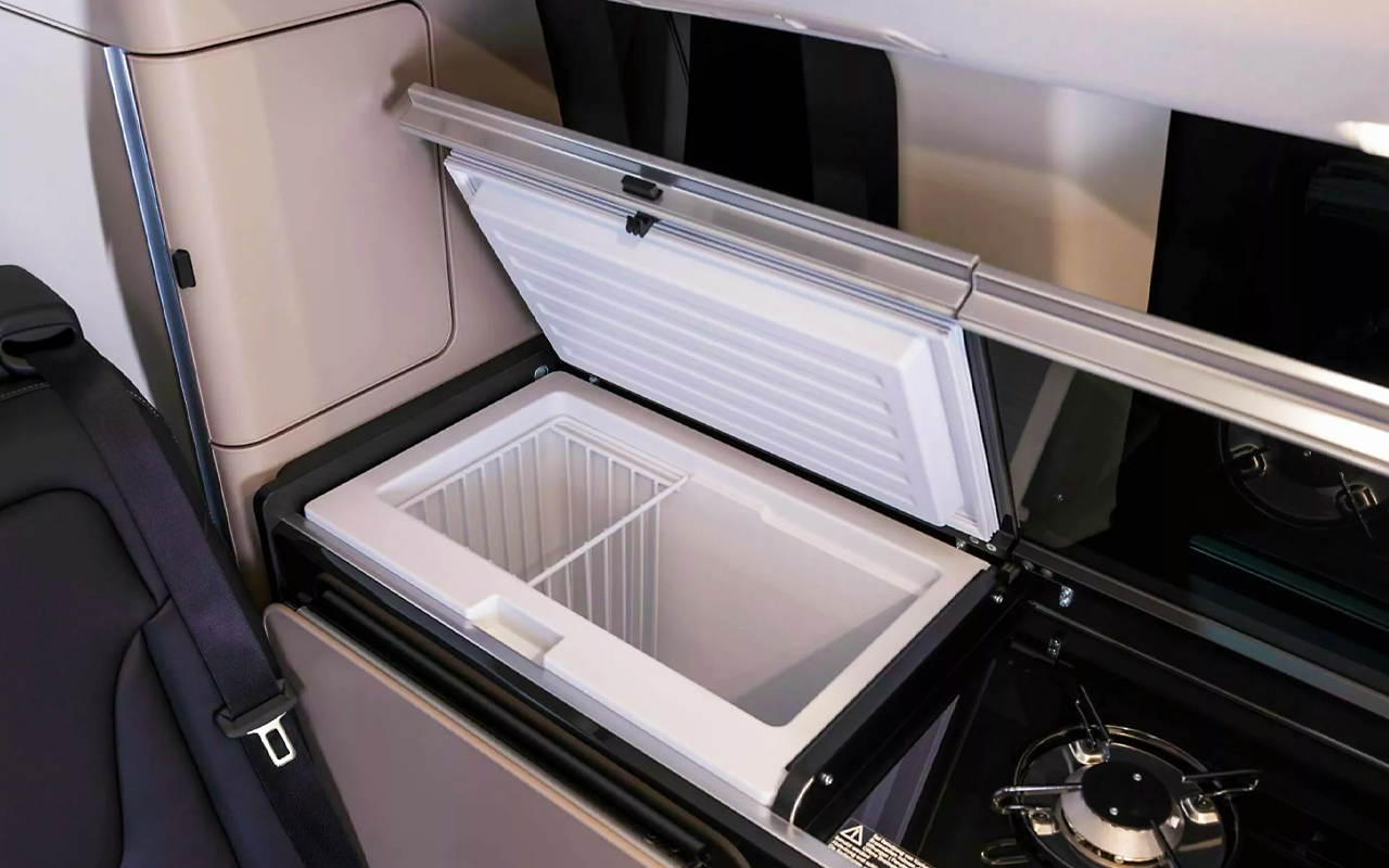 벤츠 캠핑카 2.png