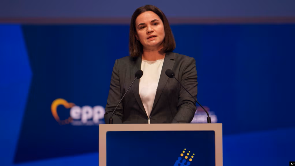 스뱌틀라나 치하노우스카야-PNG.png