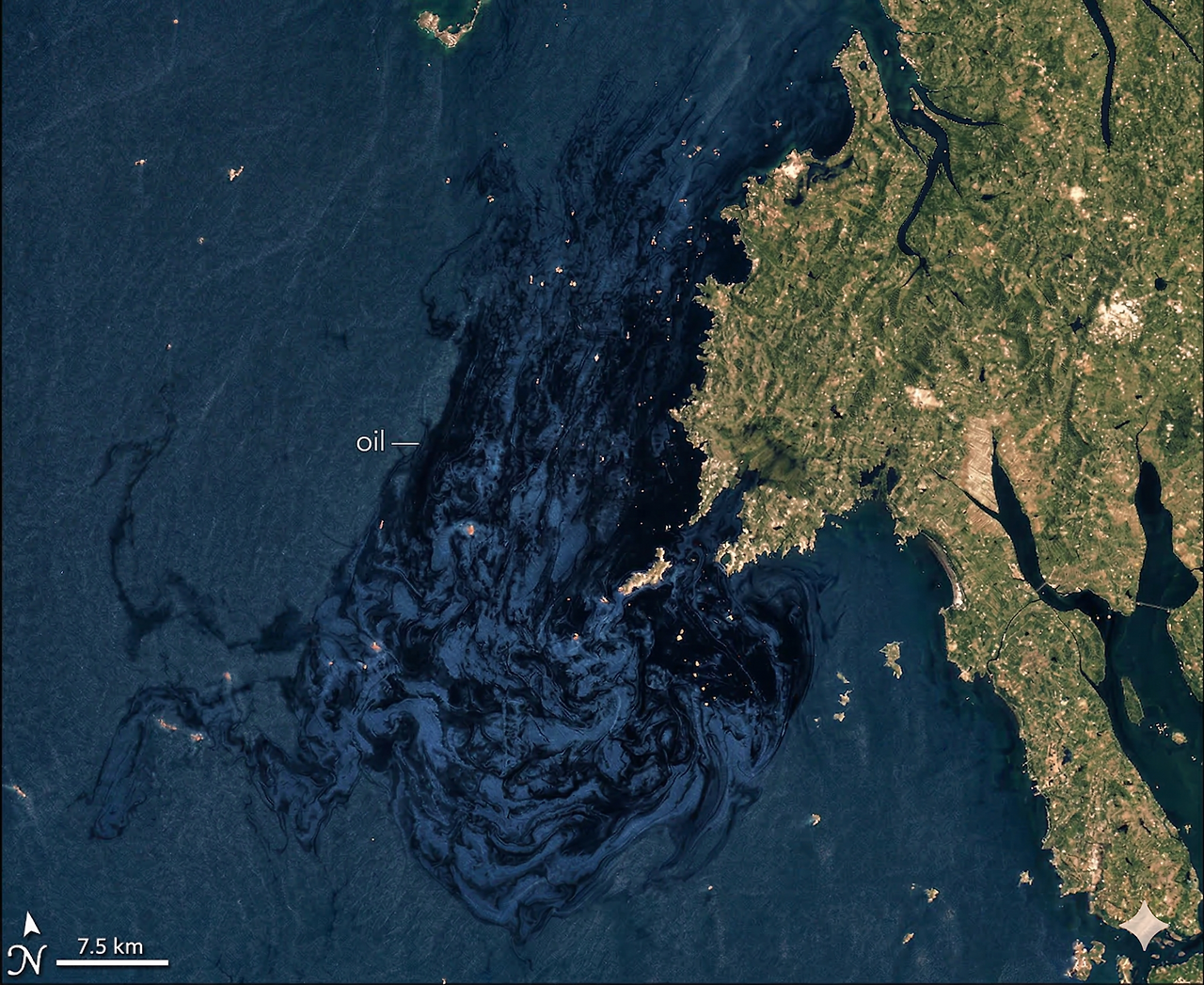 2007.12.07 태안반도 기름 유출 사건 칼라.png