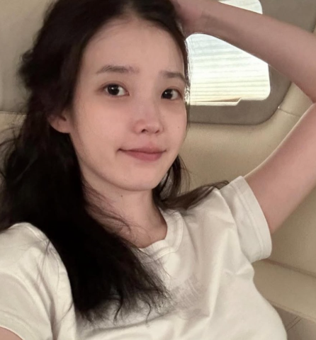 아이유배게 (2).png