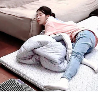 아이유배게 (5).png