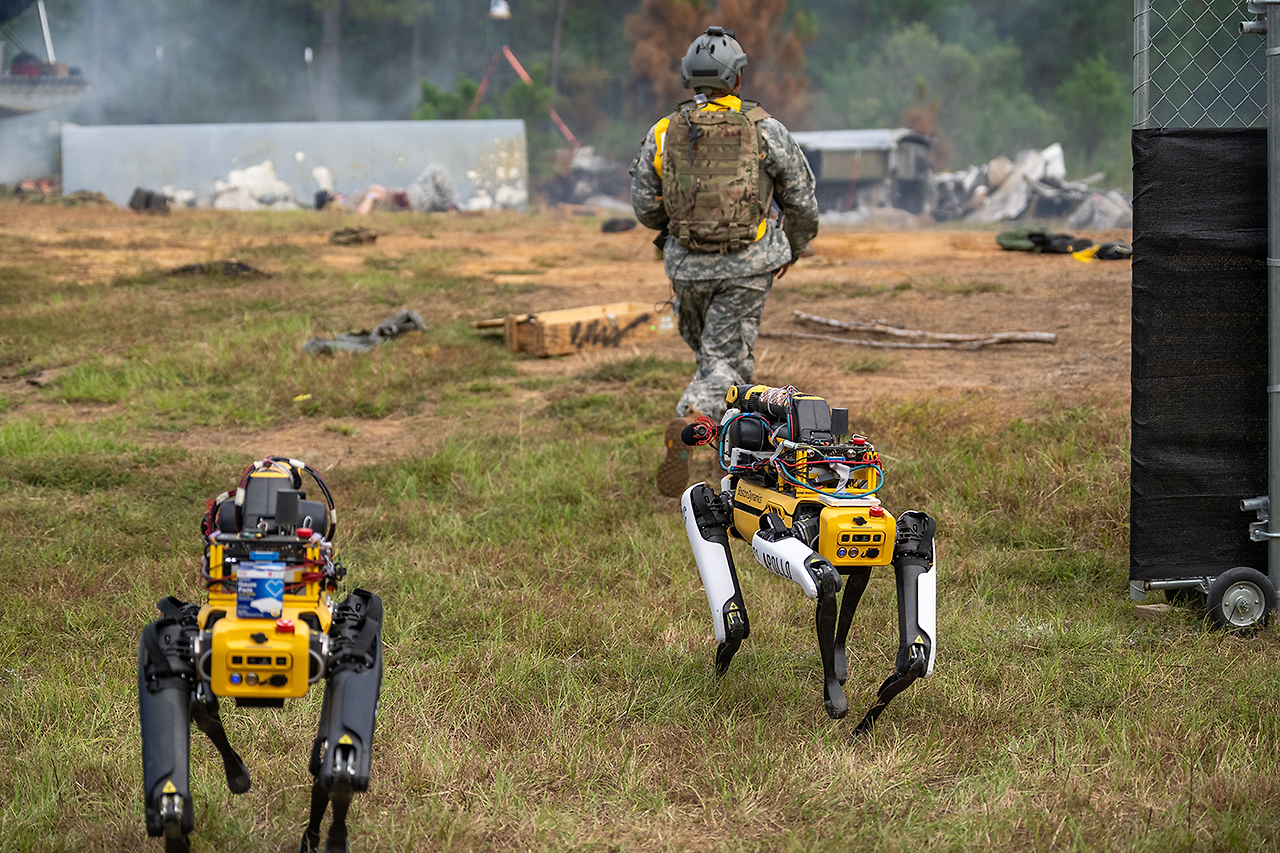 darpa-dtc-challenge-event2-medic-ugvs-identify-casualties.png
