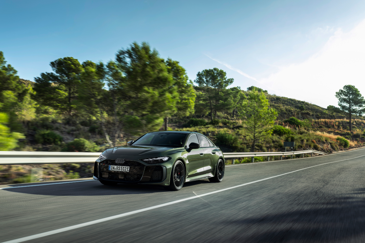 audi-rs5-phev-2026-green-driving-performance.png