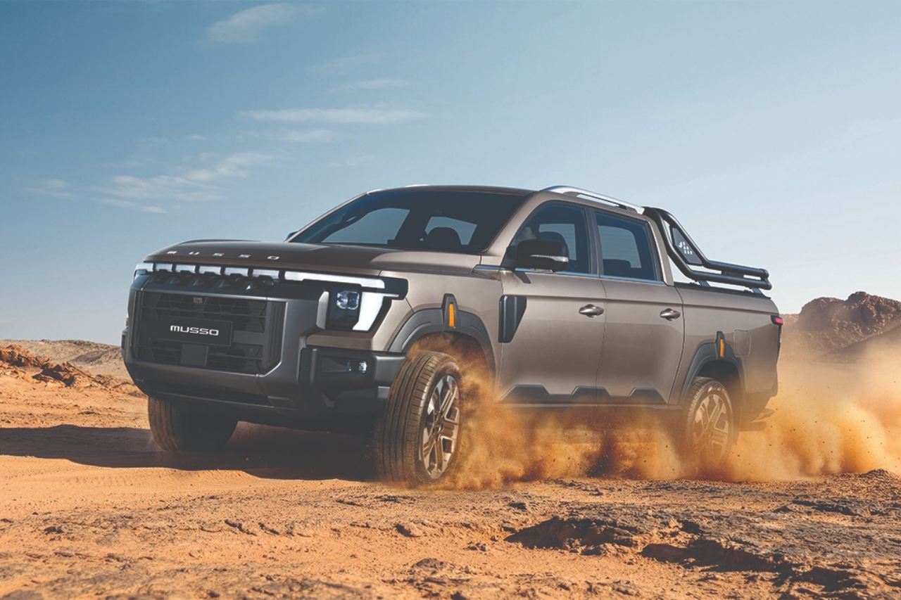 kgm-musso-pickup-truck-offroad-desert.png