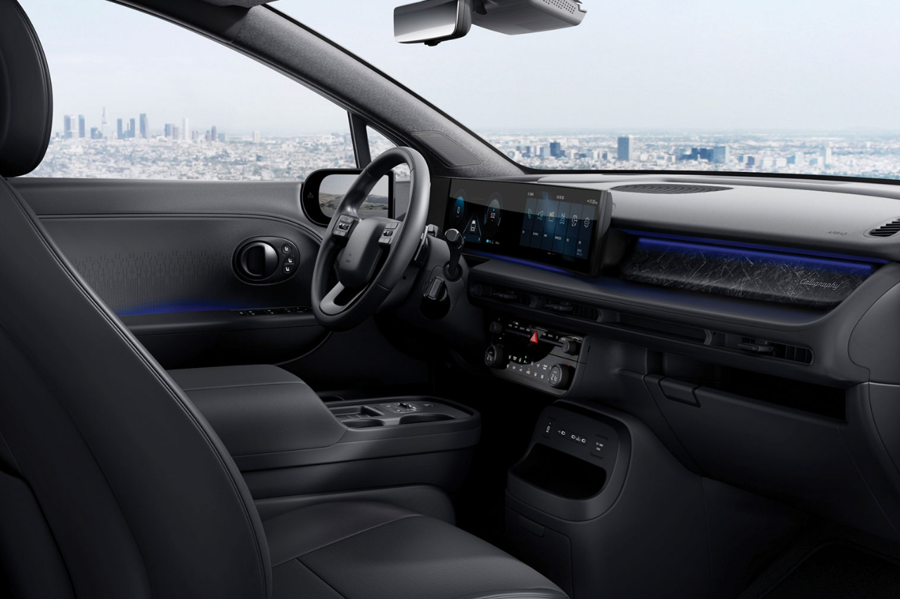 2027-hyundai-ioniq-9-interior-cockpit-dashboard.png