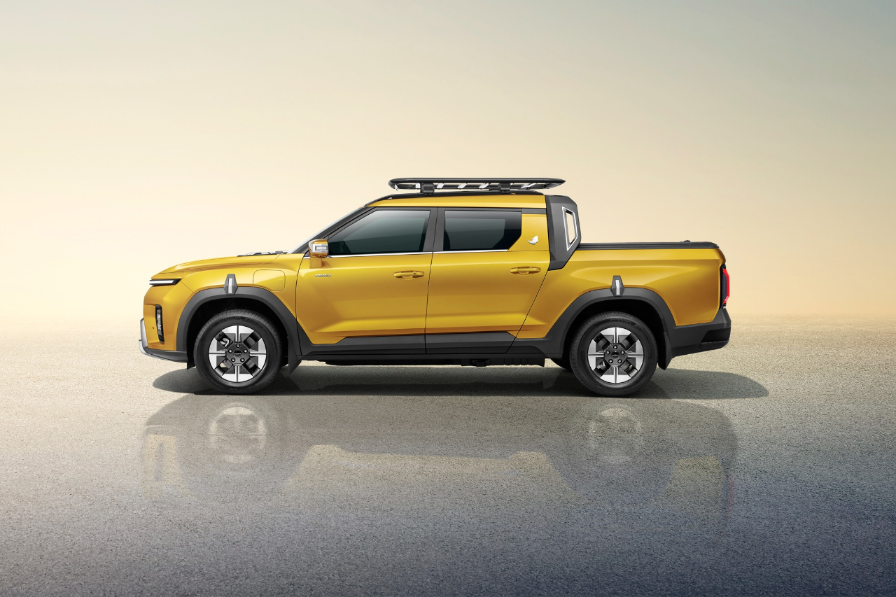 kgm-musso-ev-electric-pickup-yellow-side.png