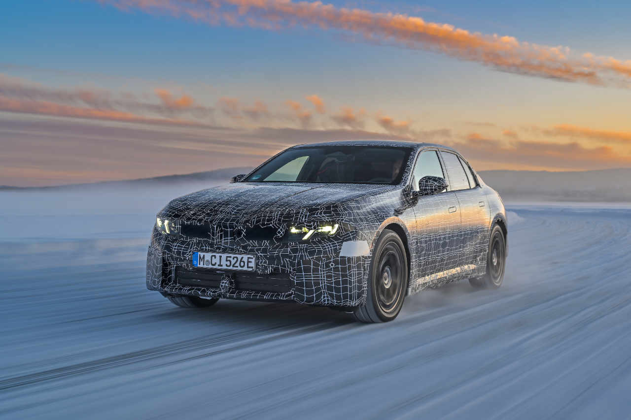 bmw-i3-electric-sedan-neue-klasse-winter-test-drifting.png