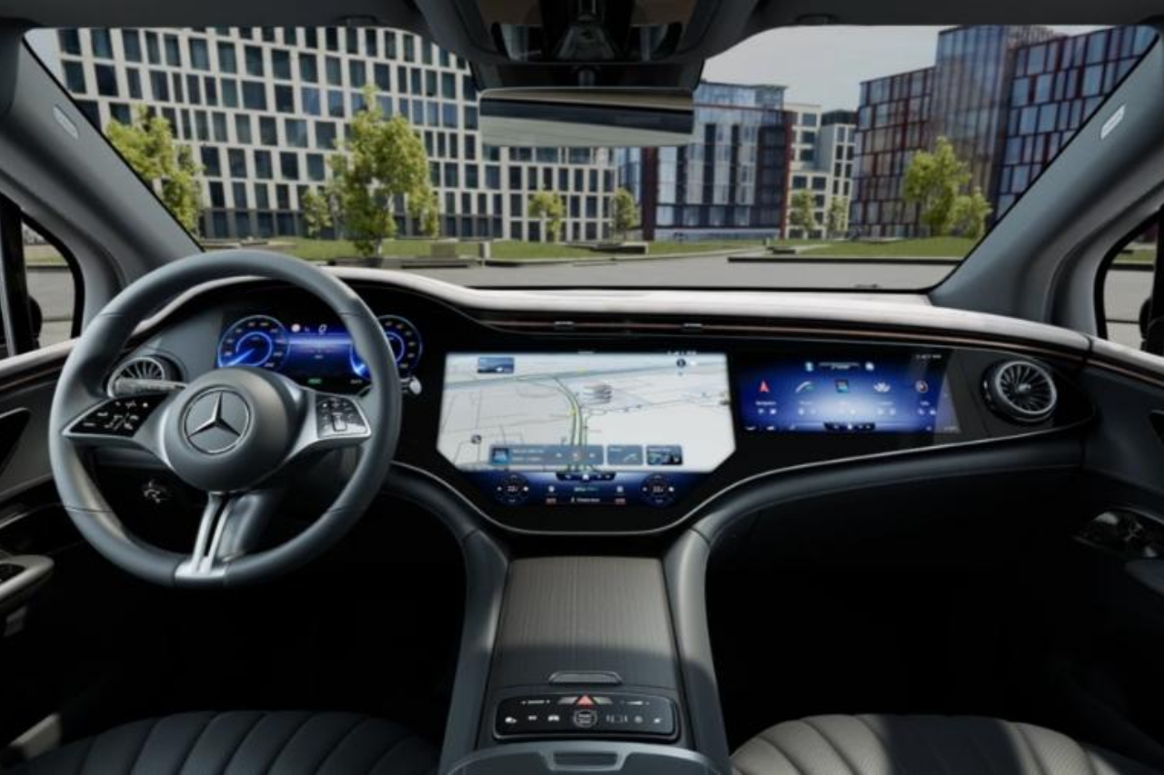 mercedes-benz-eqe-suv-interior-mbux-hyperscreen-cockpit.png