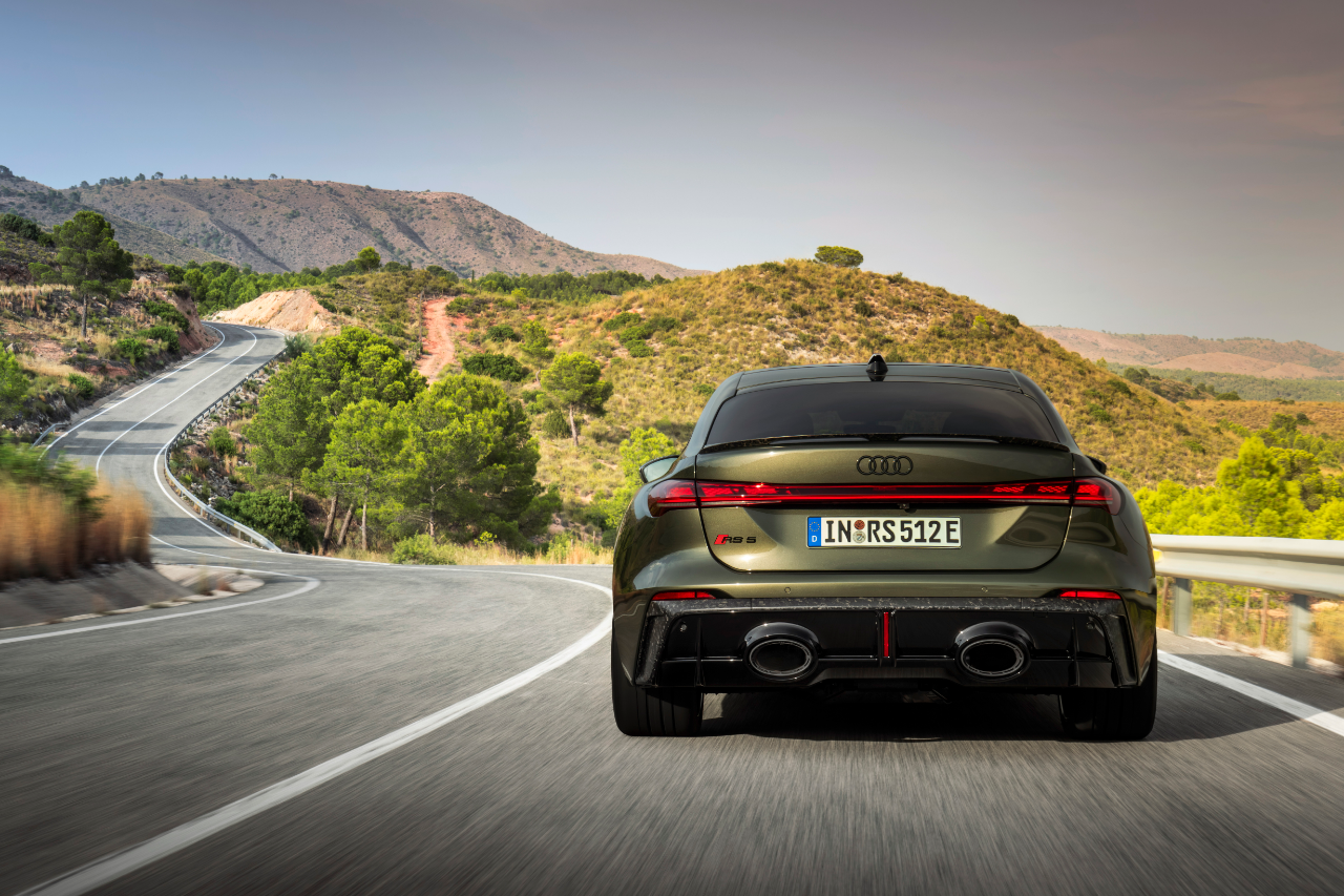 audi-rs5-phev-rear-view-exhaust-design.png