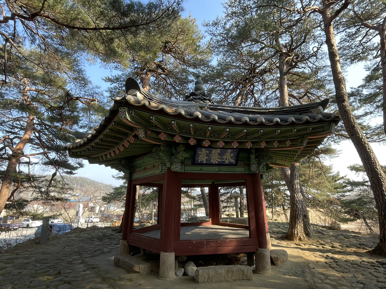 정자 가운데 ‘龍‘이 돋보이는 속초8경 중 하나…