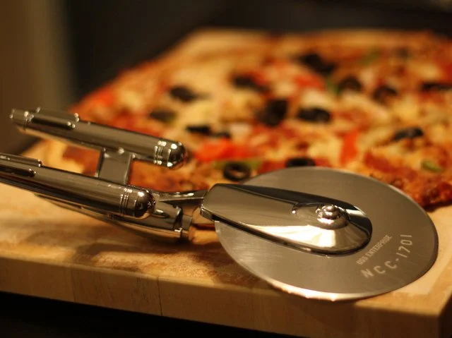 Star-Trek-Enterprise-Pizza-Cutter.jpeg