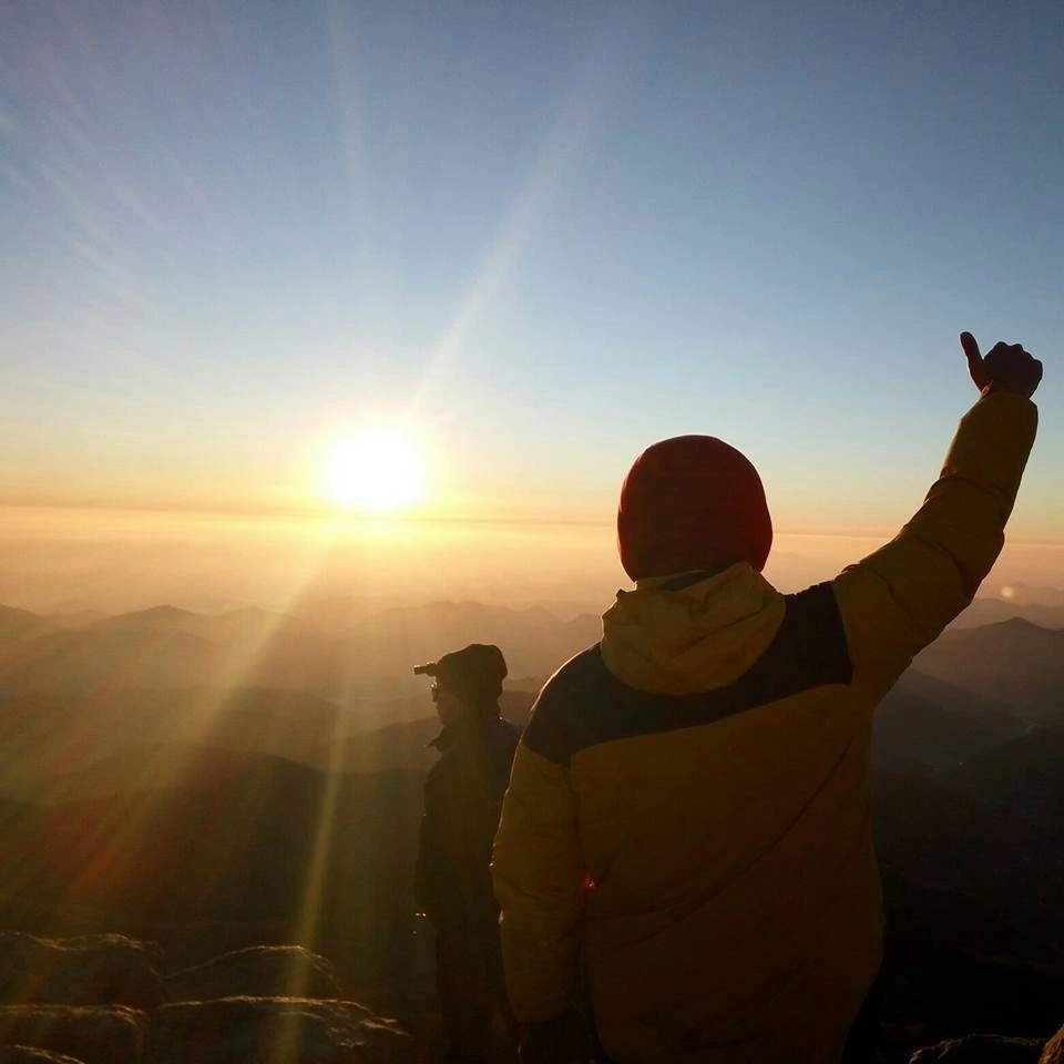 천왕봉 20대.jpeg