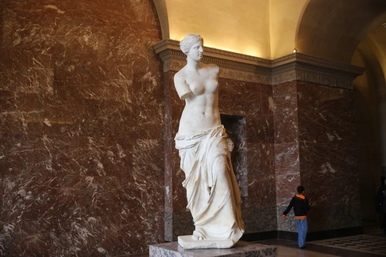 %EB%A3%A8%EB%B8%8C%EB%A5%B4_%EB%B0%80%EB%A1%9C%EC%9D%98_%EB%B9%84%EB%84%88%EC%8A%A4.JPG?type=w773