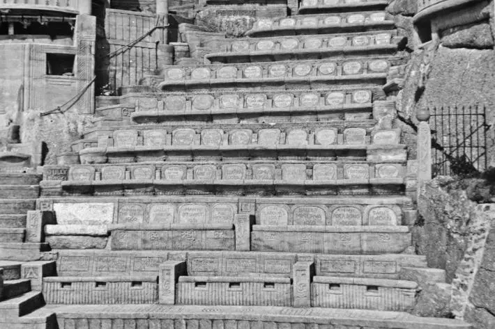 gallery-gully-carvings.jpg?itok=GVTCGROH