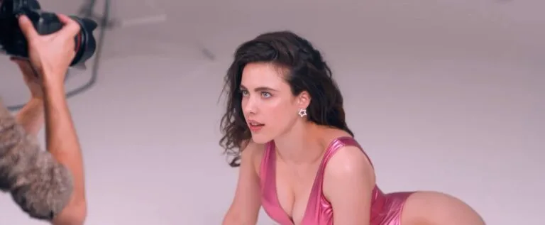 margaret-qualley-sue-substance-movie-sexy-hot-768x317.jpeg