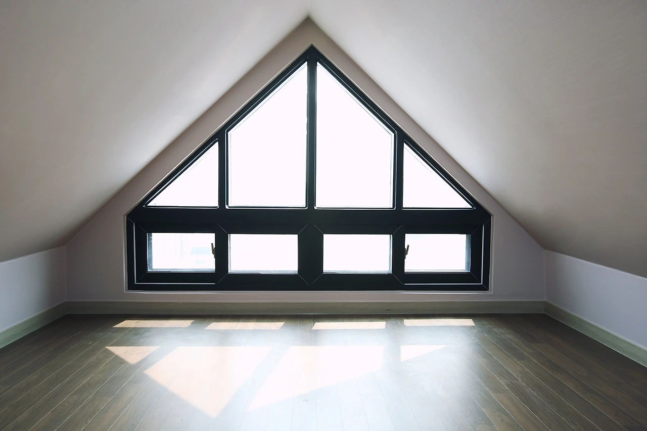 093 경기도 시흥_다락방 창문_2.JPG