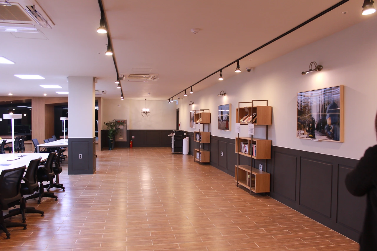 세븐랩스_7LABS_탄방동 세븐랩스_탄방동카페_탄방동 카페_대전 카페_대전 북카페_탄방동 북카페_탄방동 7LABS_탄방동 룸카페_스터디카페_룸카페_탄방동 룸카페_다재다능르코_대전카페 추천 (14).JPG