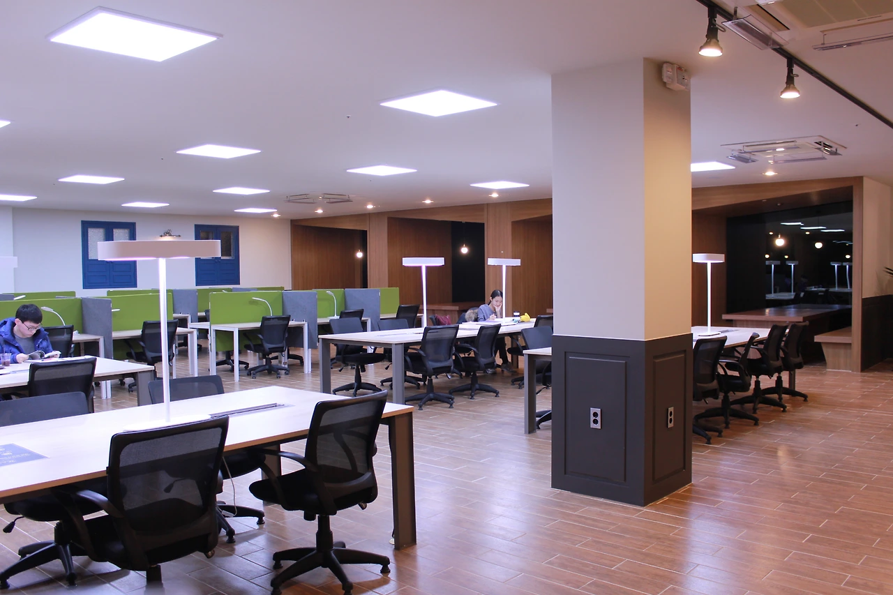 세븐랩스_7LABS_탄방동 세븐랩스_탄방동카페_탄방동 카페_대전 카페_대전 북카페_탄방동 북카페_탄방동 7LABS_탄방동 룸카페_스터디카페_룸카페_탄방동 룸카페_다재다능르코_대전카페 추천 (18).JPG