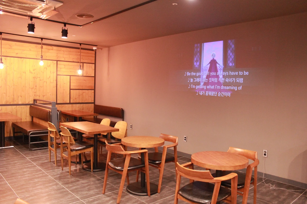 세븐랩스_7LABS_탄방동 세븐랩스_탄방동카페_탄방동 카페_대전 카페_대전 북카페_탄방동 북카페_탄방동 7LABS_탄방동 룸카페_스터디카페_룸카페_탄방동 룸카페_다재다능르코_대전카페 추천 (11).JPG