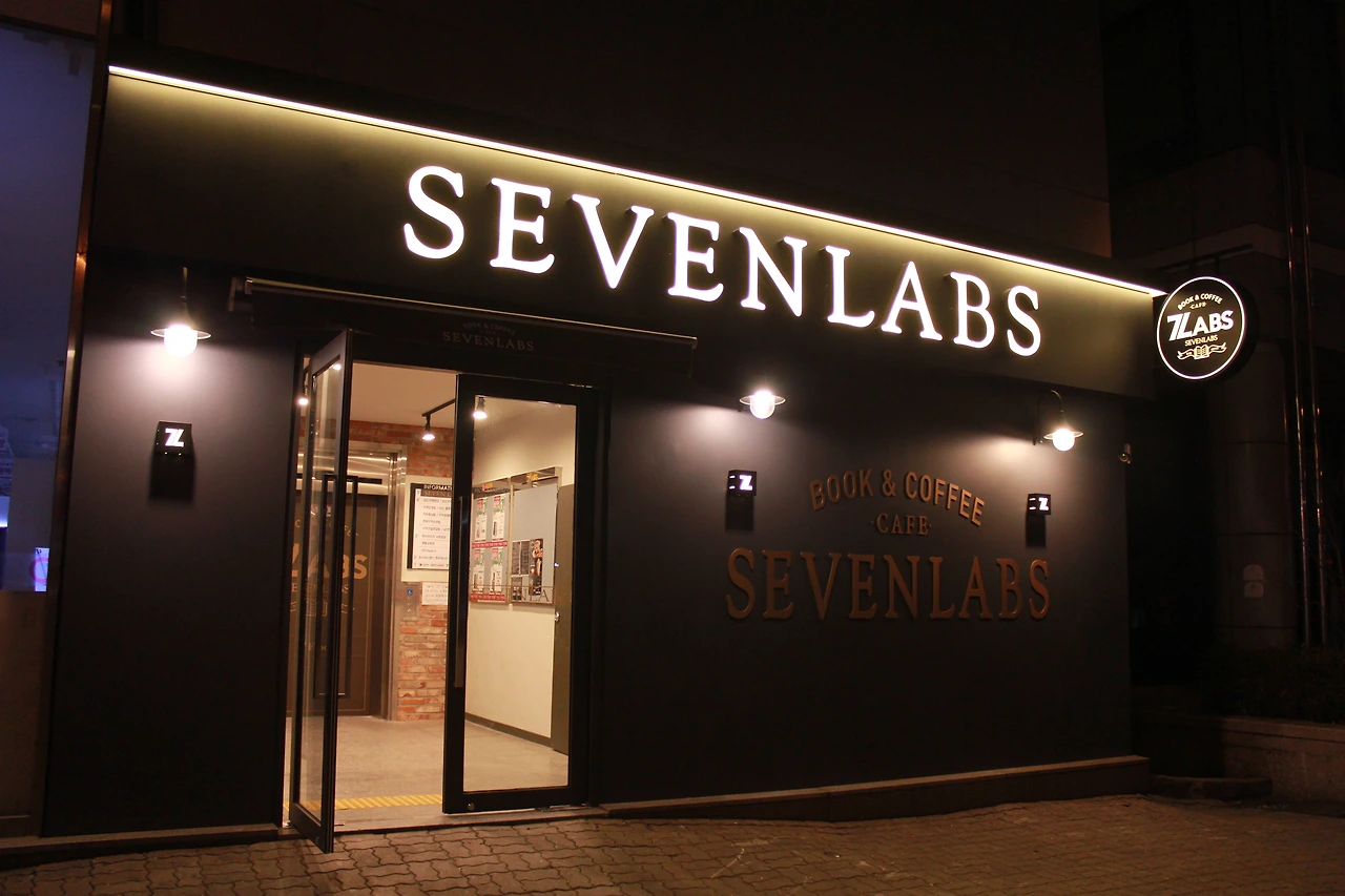 세븐랩스_7LABS_탄방동 세븐랩스_탄방동카페_탄방동 카페_대전 카페_대전 북카페_탄방동 북카페_탄방동 7LABS_탄방동 룸카페_스터디카페_룸카페_탄방동 룸카페_다재다능르코_대전카페 추천 (30).JPG