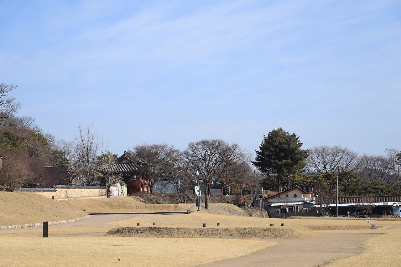 부소산성 매표소가 보인다.JPG