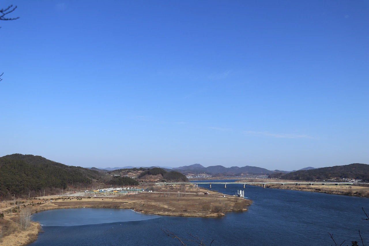 백마강은 묵묵히 흐르고.JPG