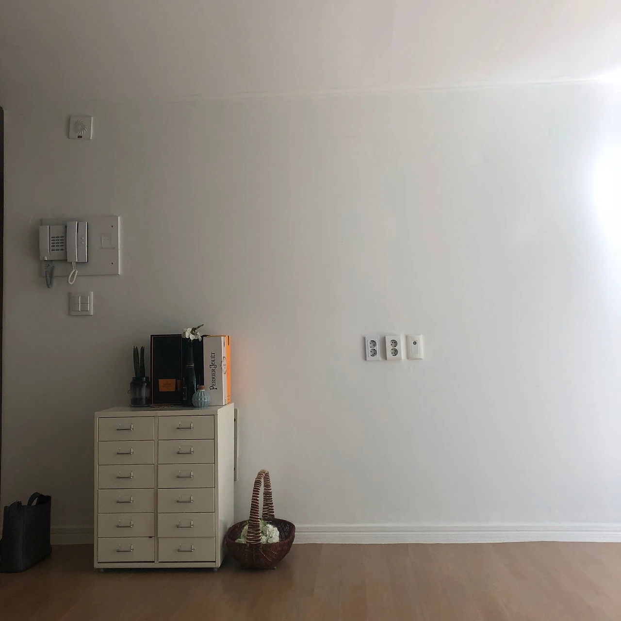 쇼파에서 거실바라보는.jpeg